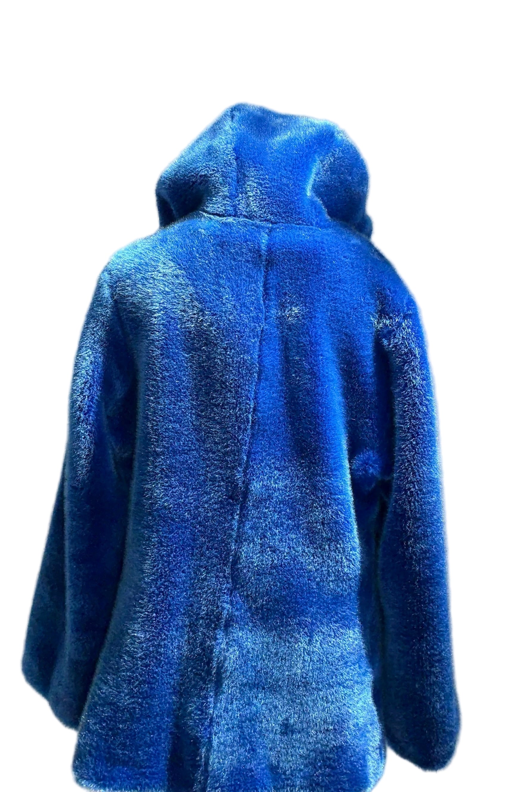 Manteau long en fausse fourrure vegan bleu électrique, coupe fluide et élégante, doublure satinée, fabrication artisanale en France, pièce signature lumineuse